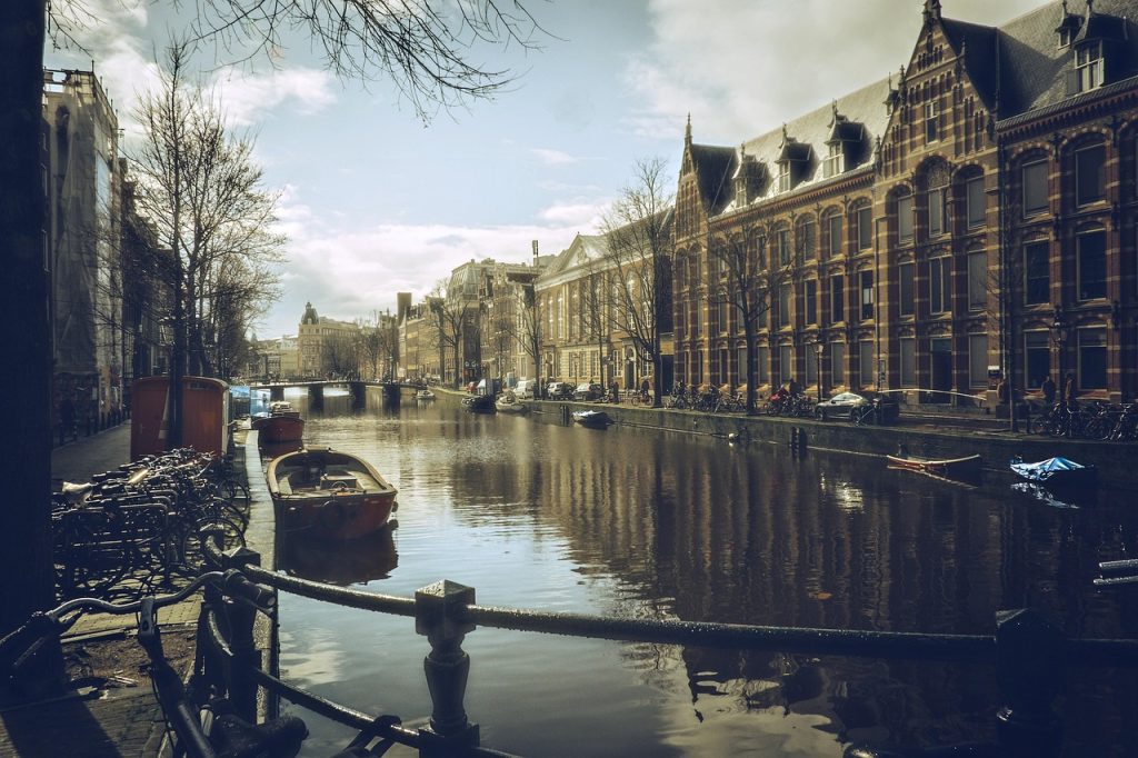 Het gebouw van de Amsterdamse effectenbeurs, symbool van de Nederlandse financiële markt